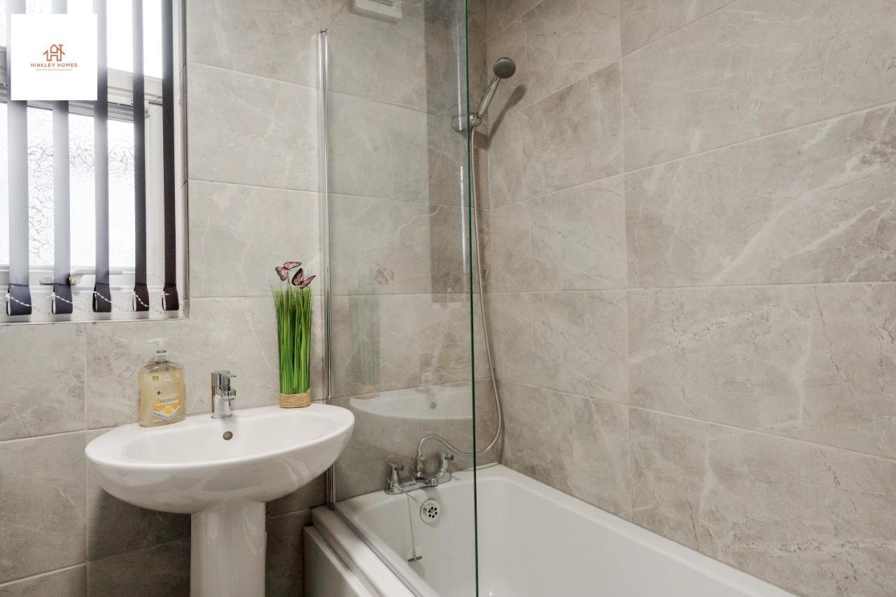 Immaculate 4 Bed In Liverpool By Hinkley Homes Short Lets & Serviced Accommodation Exterior photo